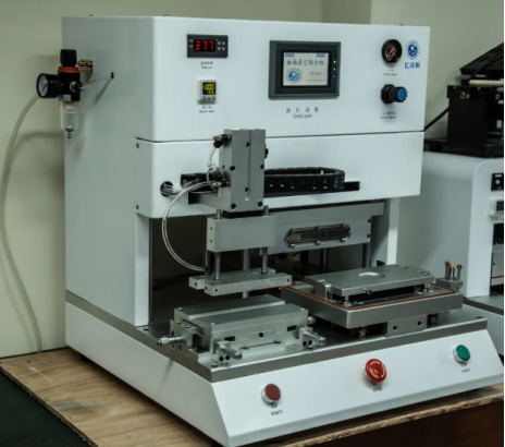 全自动真空贴合设备.png 全自动真空贴合设备.png